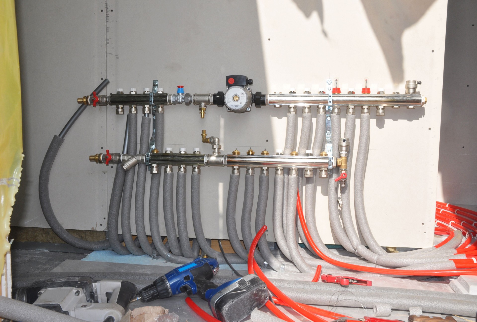 Underfloor heating regulations. Floor Heating Systems Installation in New House Building. Underfloor heating.
